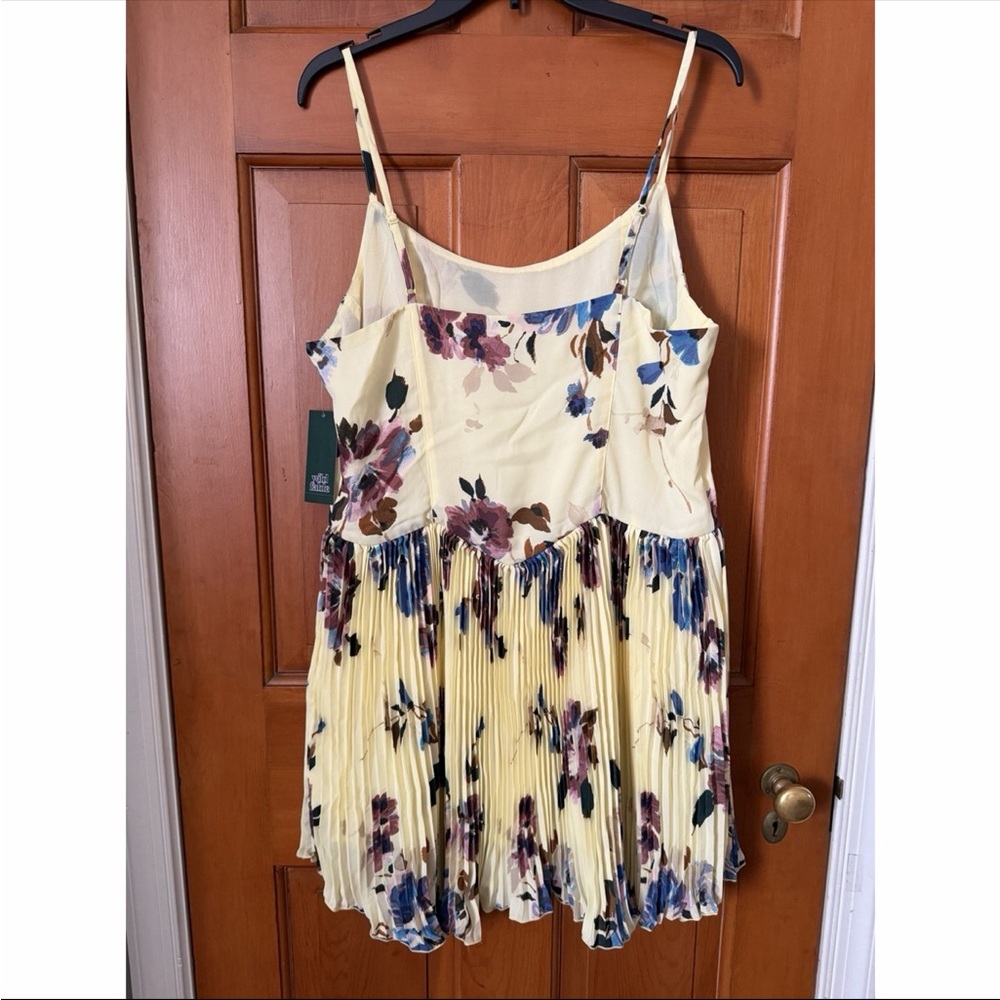 Wild fable floral Pleated Dress with Spaghetti Straps M NWT - Picture 4 of 4